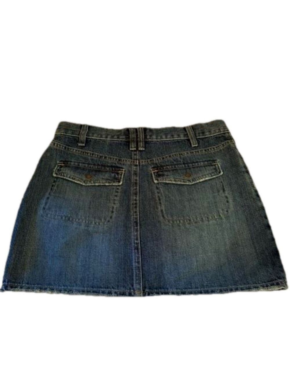Old Navy Ultra  Distressed
Denim Skirt.
Excellent Condition
Size 2 Vintage - Picture 6 of 10